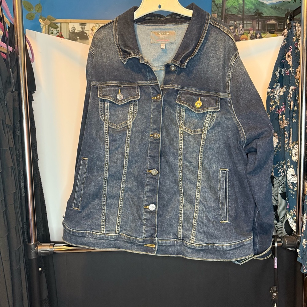 Torrid size 4 Button Down Dark Blue Denim Jacket with Pocket - Picture 5 of 7